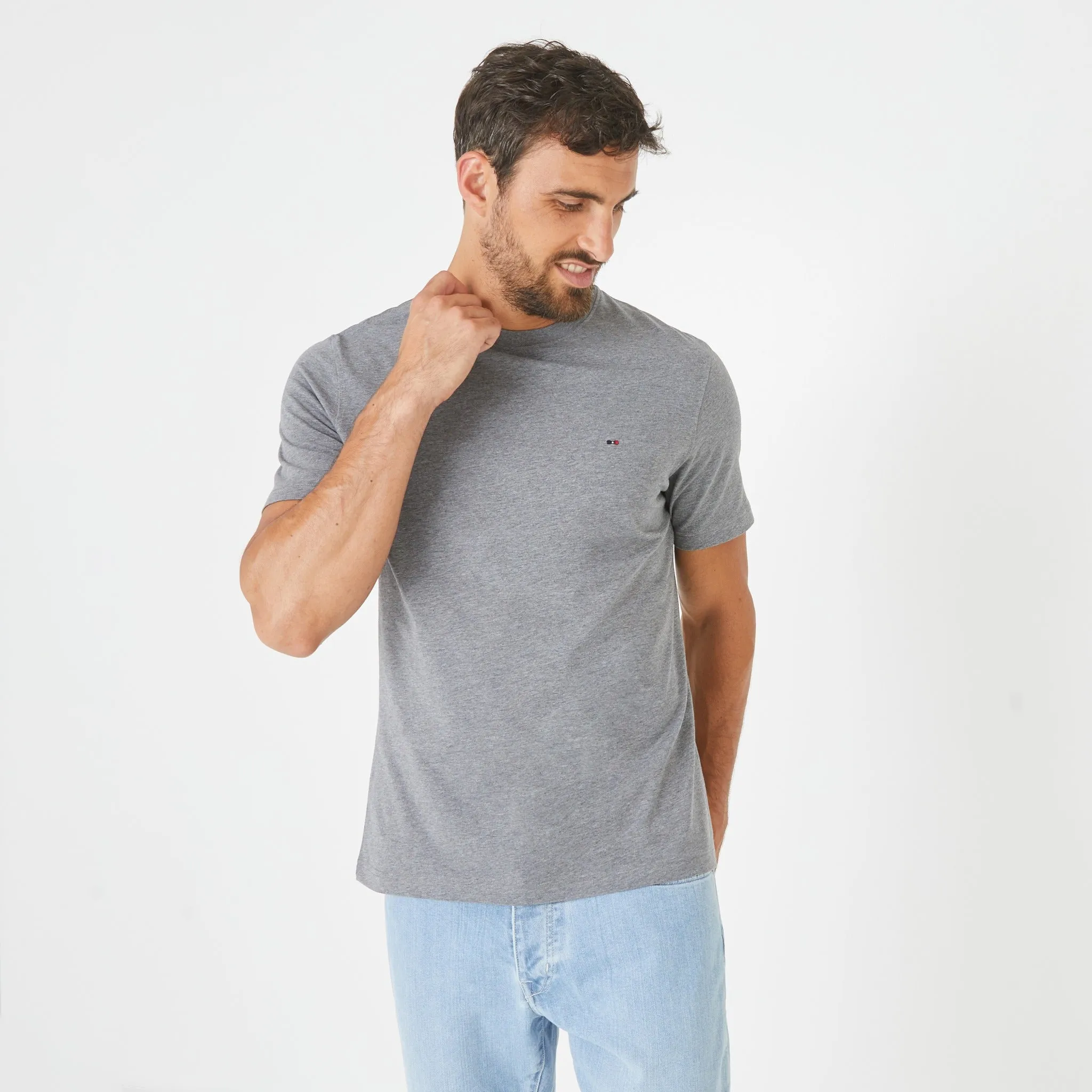 Gray T-shirt with flocking details.