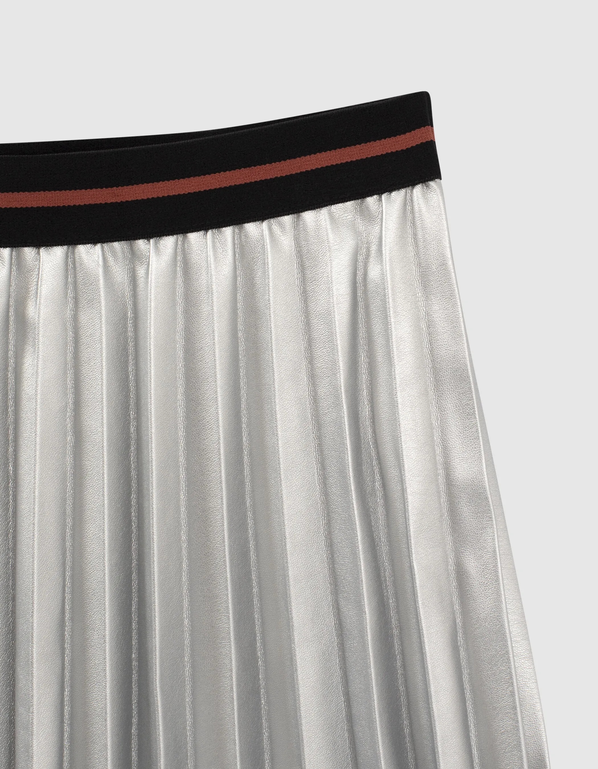 Short Silver Pleated Skirt Girl