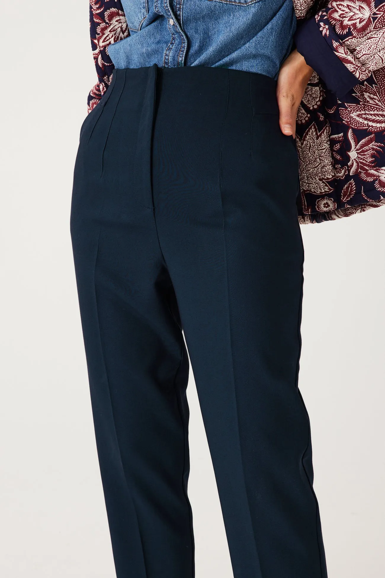 Women's Navy 7/8 Cropped Cigarette Pants