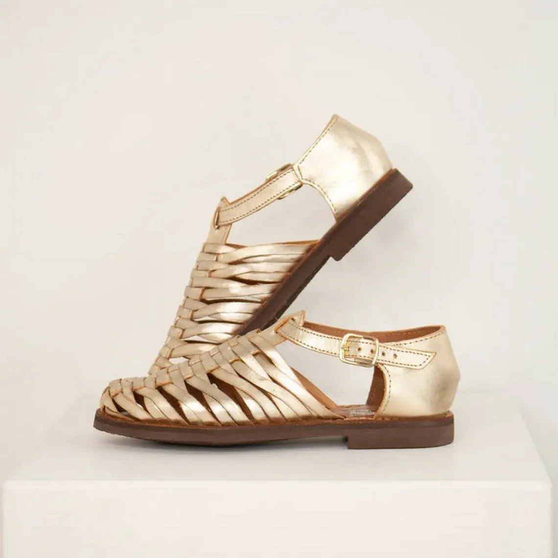 MEDUSA Champagne Leather Braided Sandals | 3 Suisses